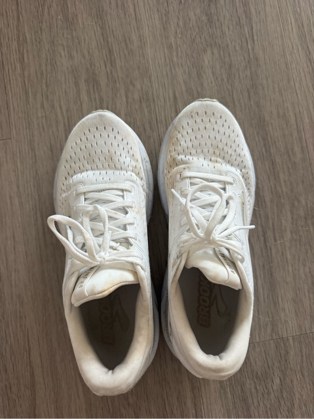 Women's White Brooks running shoes adrenaline gts 24 size 9 Lace-Up Sneakers